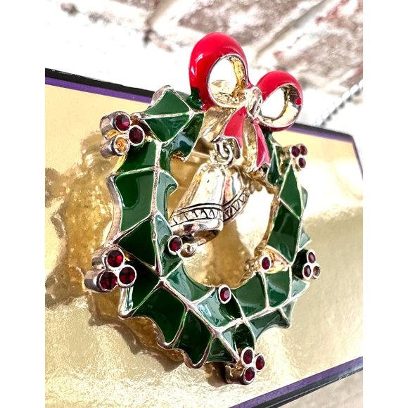 Vintage 90's Christmas Wreath Pendant Pin Jingle Bells Crystal Accents O… - Picture 6 of 12